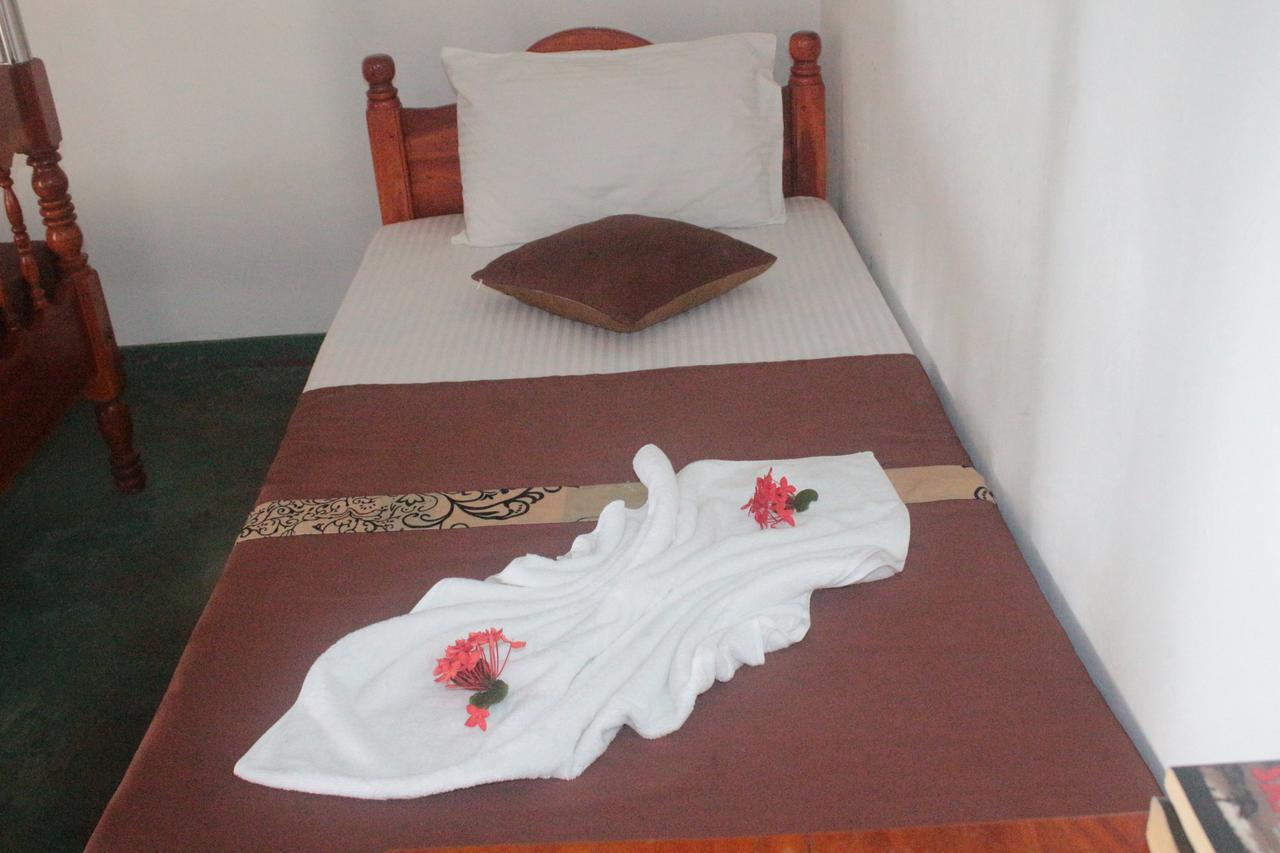 Julie Guest House Tangalle Exterior foto