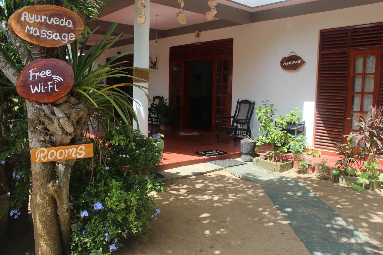 Julie Guest House Tangalle Exterior foto