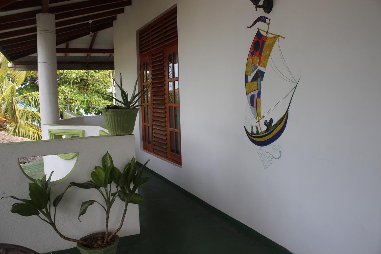 Julie Guest House Tangalle Exterior foto