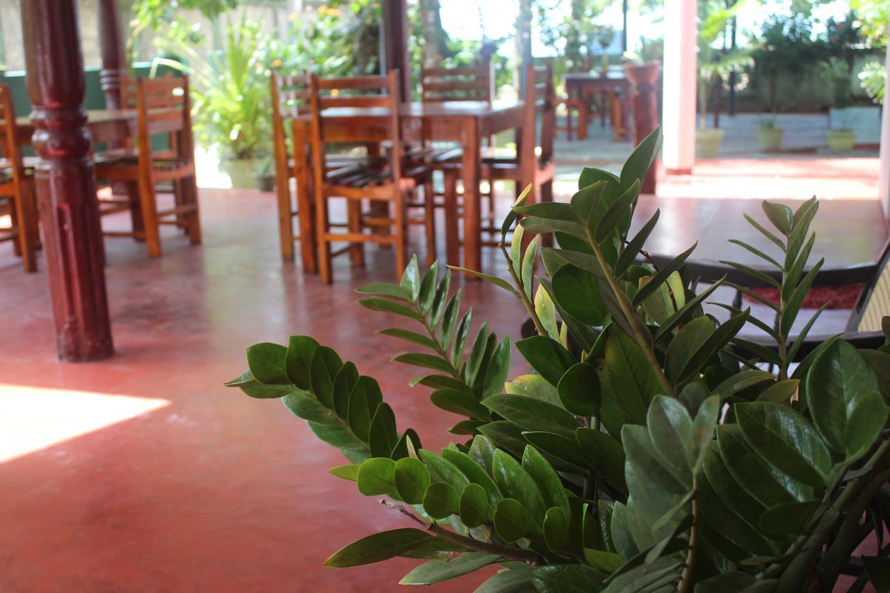 Julie Guest House Tangalle Exterior foto