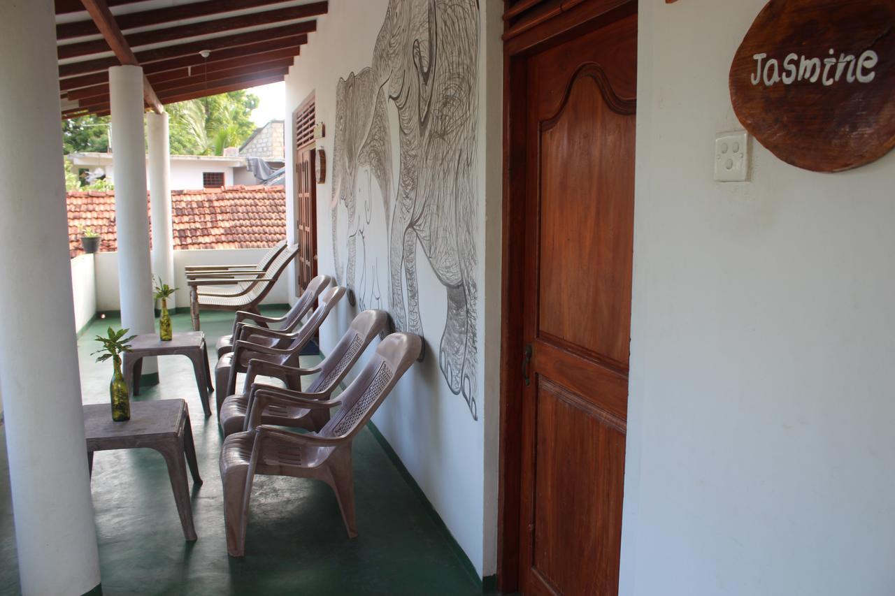 Julie Guest House Tangalle Exterior foto