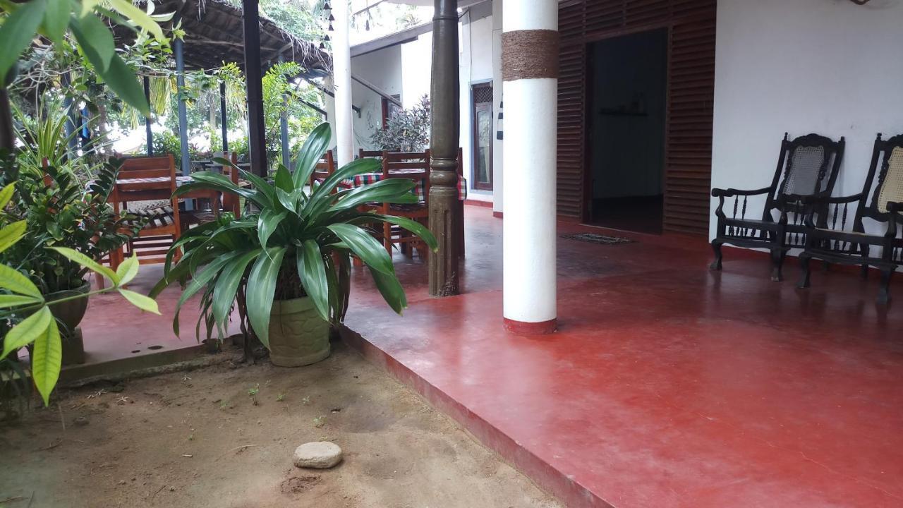 Julie Guest House Tangalle Exterior foto