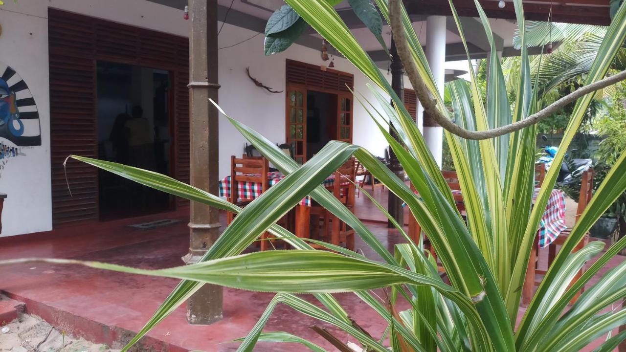 Julie Guest House Tangalle Exterior foto