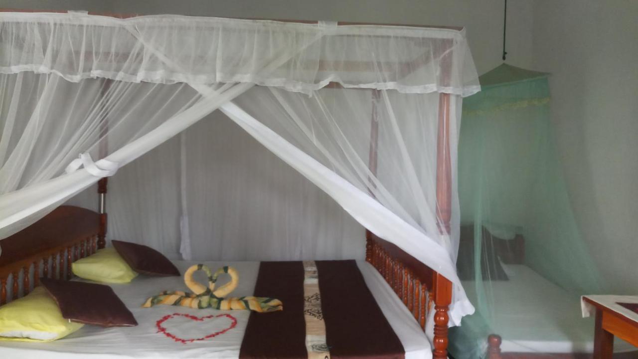 Julie Guest House Tangalle Exterior foto